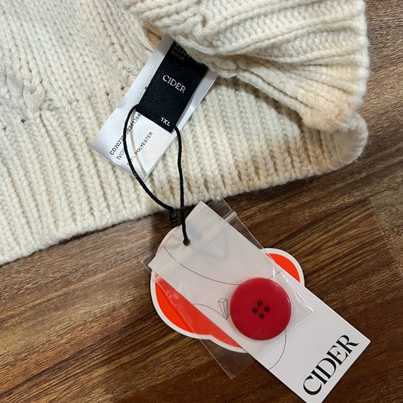 Cider Cream Cable Knit Cardigan with Multicolor Heart Appliqués - Picture 3 of 4